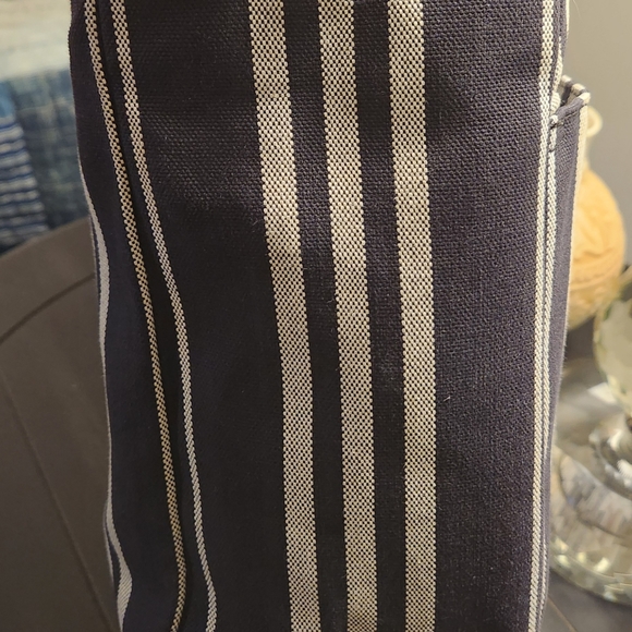 BURBERRY Large Tote Zip Shopper - Picture 10 of 15